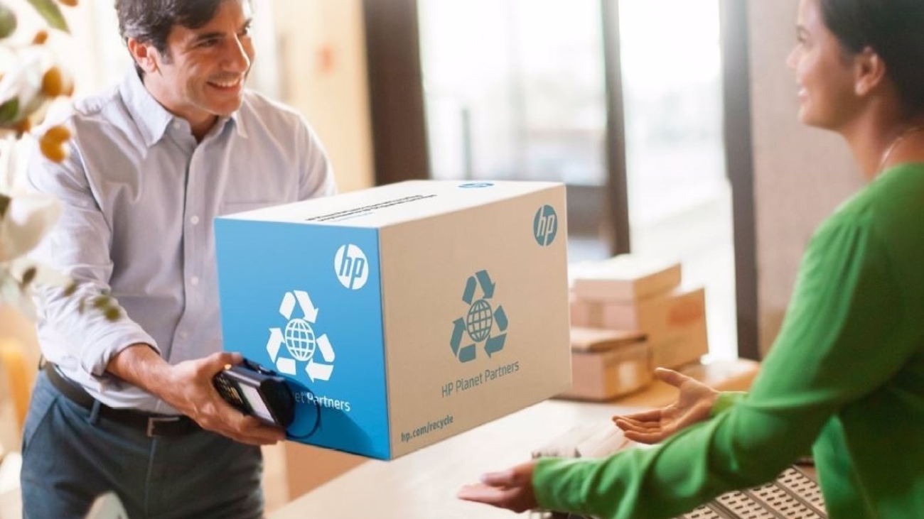 05/06/2017 Programa HP Planet Partner.

El programa de reciclaje de cartuchos de HP ha reciclado más de 682 millones desde su implantación hace más de 25 años, y en la actualidad, el cien por cien de los cartuchos de tóner de la compañía están compuestos por material reciclado, así como el 80 por ciento de los de tinta, como ha dado a conocer HP con motivo el Día del Medioambiente.

POLITICA INVESTIGACIÓN Y TECNOLOGÍA
FERNANDEZ, MARIA (COMMUNICATIONS)/HP